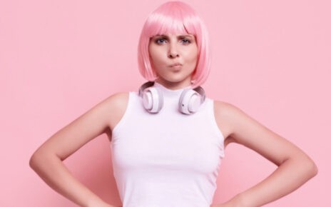 Chica de pelo rosa
